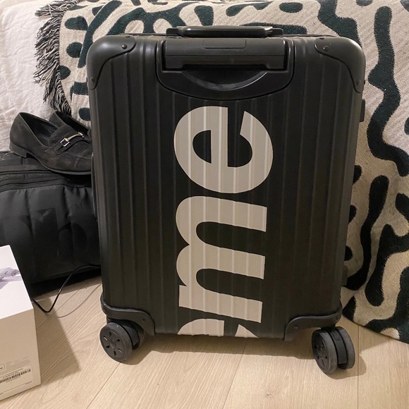 Supreme Rimowa 45L (Considering trades) - Picture 2 of 5